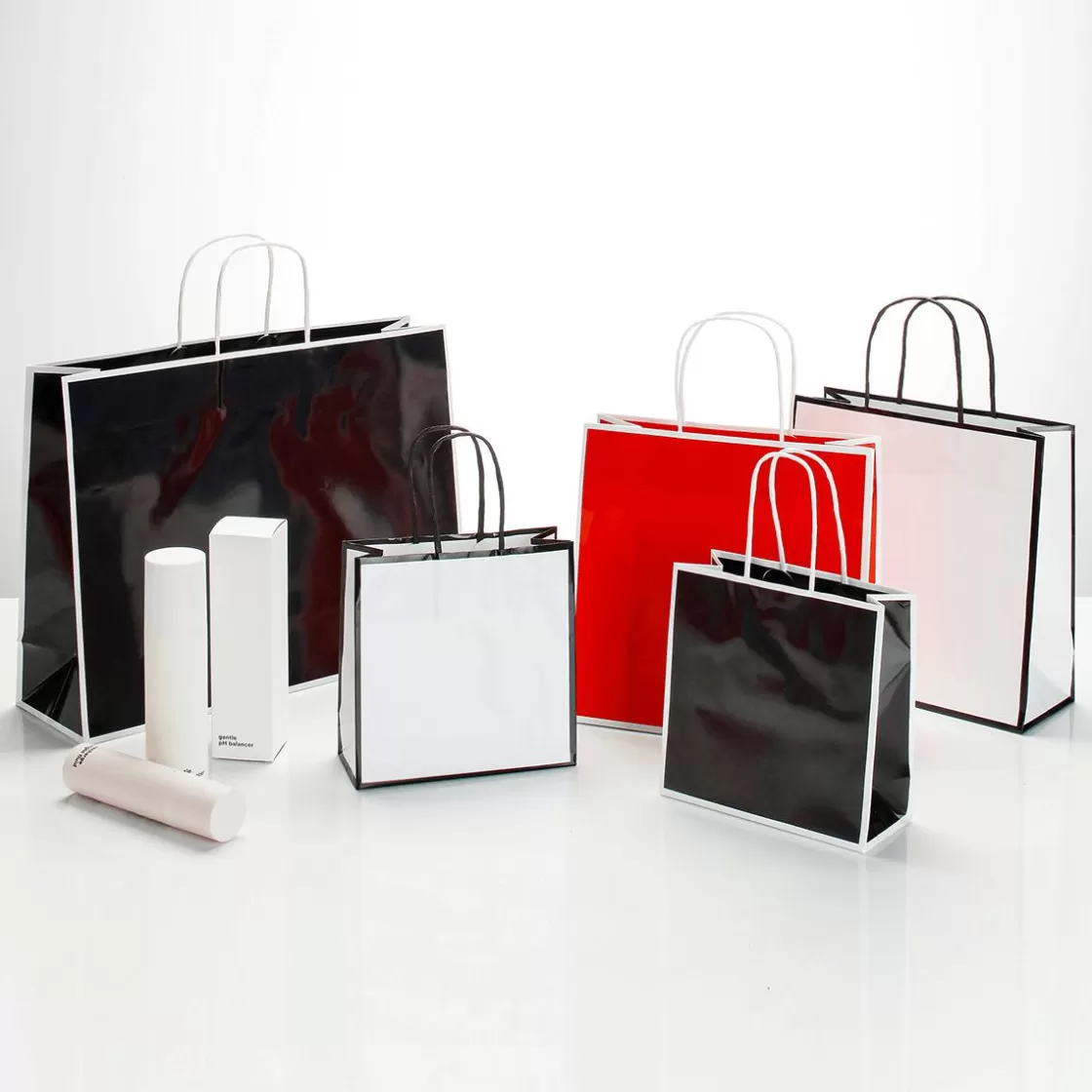 Bolsas De Regalo Y Bolsas Portátiles>DecoWoerner Bolsa De Papel "Coco" 30 X 40 X 12 Cm 25 Piezas, 155 Gr/ M² negro