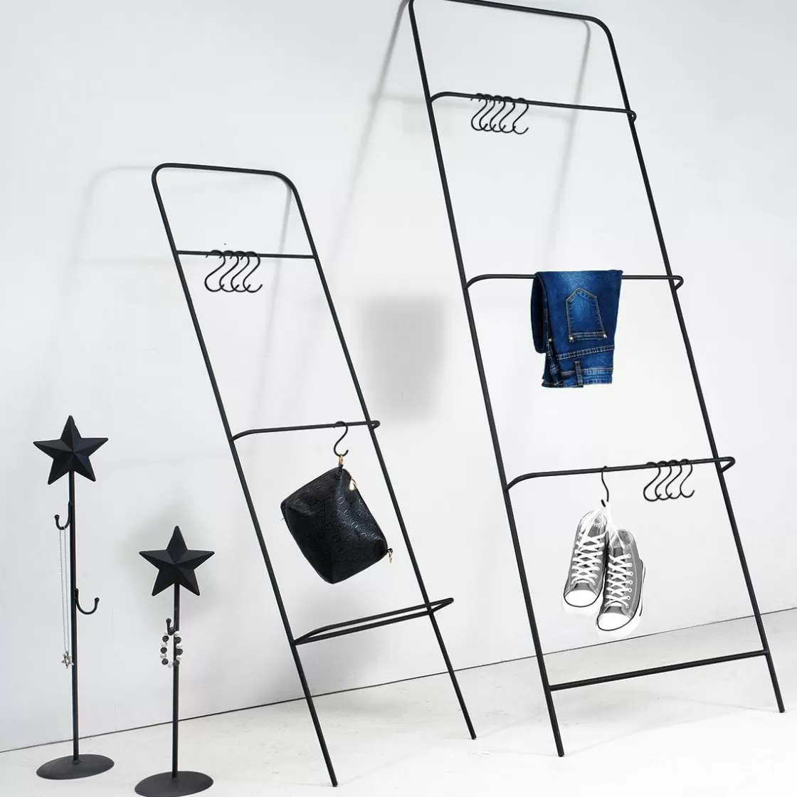 Expositores Para Tiendas>DecoWoerner Escalera Decorativa Con Soporte Universal, Longitud 140 Cm negro