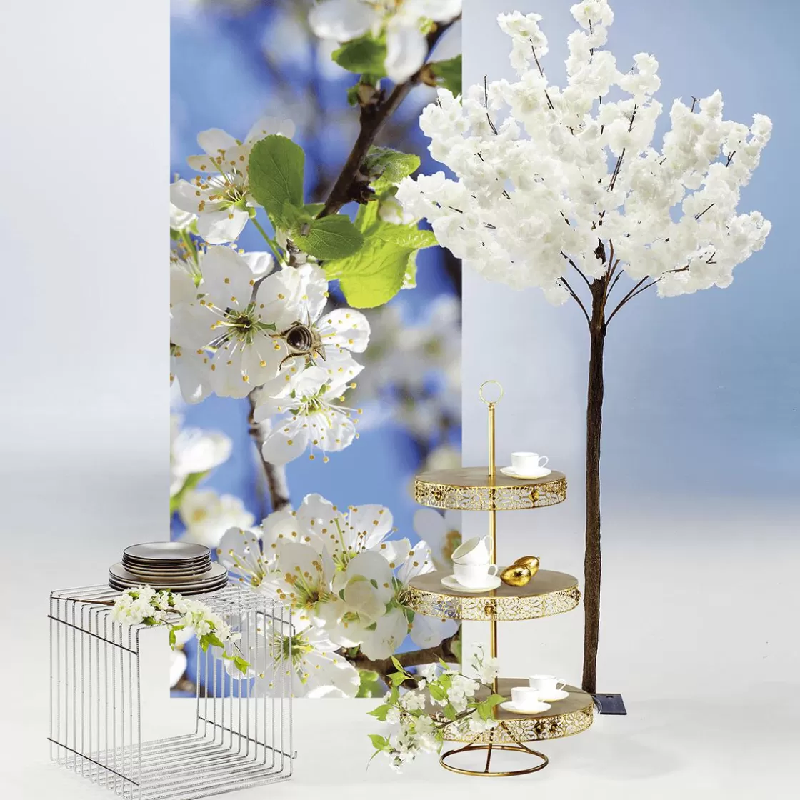 Decoración De Primavera | Pancartas De Primavera>DecoWoerner Pancarta De Tela Ignífuga "flores De Manzano Blancas Con Abeja" De Tela De Bandera 75 X 180 Cm blanco